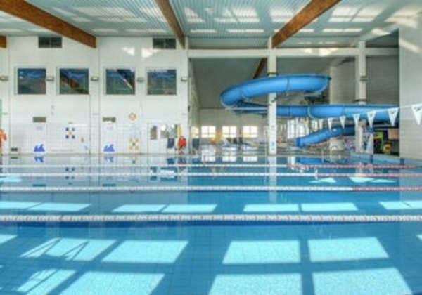 Kryta pływalnia w Proszówkach